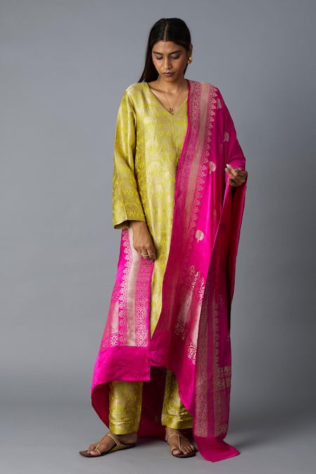 Buy_Vasstram_Yellow Brocade Zari V-neck Khajoor Kurta Pant Set 