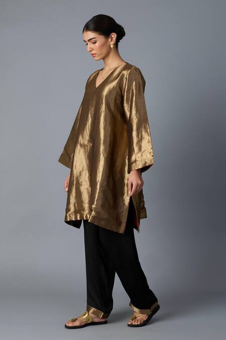 Vasstram_Gold Zari V-neck Chamkila Banarsi Kurta _Online_at_Aza_Fashions