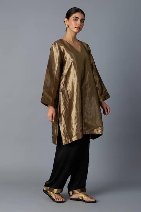 Shop_Vasstram_Gold Zari V-neck Chamkila Banarsi Kurta _Online_at_Aza_Fashions