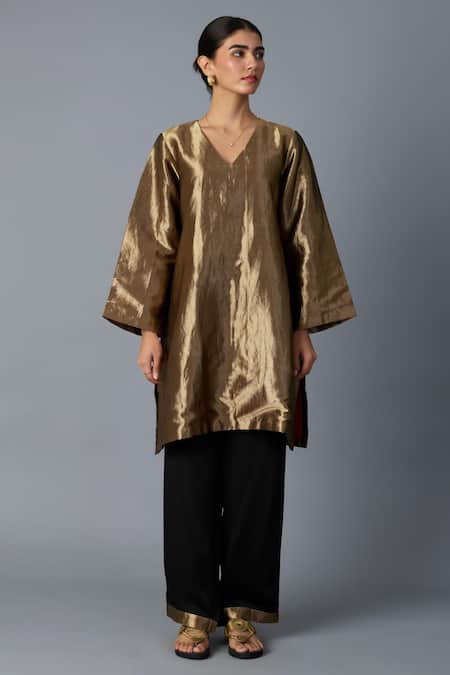 Vasstram_Gold Zari V-neck Chamkila Banarsi Kurta _at_Aza_Fashions