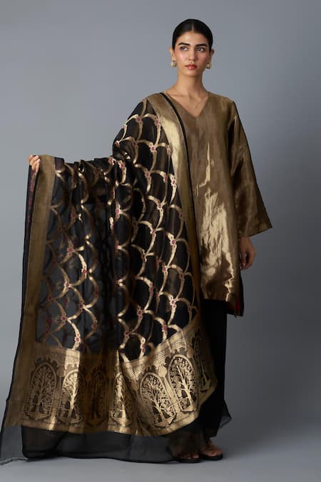 Buy_Vasstram_Gold Zari V-neck Chamkila Banarsi Kurta 