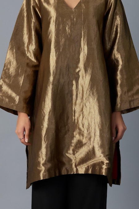 Shop_Vasstram_Gold Zari V-neck Chamkila Banarsi Kurta 