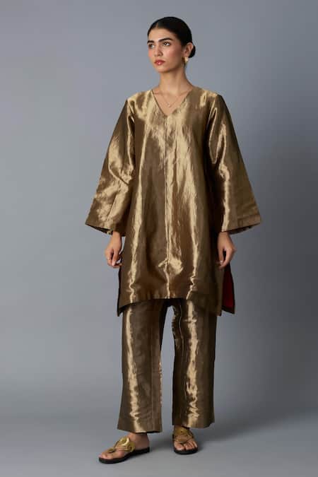 Buy_Vasstram_Gold Brocade Zari V-neck Chamkila Metallic Kurta And Pant Set _Online_at_Aza_Fashions