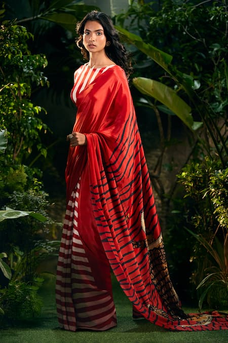 Aza X Shilpa Shetty Kundra Red Viscose, Crepe Embroidery Boat Stripe Print Saree With Co-ordinating Blouse at Aza Fashions Aza X Shilpa Shetty Kundra_Red Viscose, Crepe Embroidery Boat Stripe Print Saree With Co-ordinating Blouse_at_Aza_Fashions