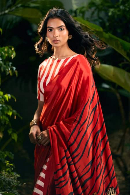 Shop Aza X Shilpa Shetty Kundra Red Viscose, Crepe Embroidery Boat Stripe Print Saree With Co-ordinating Blouse Shop_Aza X Shilpa Shetty Kundra_Red Viscose, Crepe Embroidery Boat Stripe Print Saree With Co-ordinating Blouse