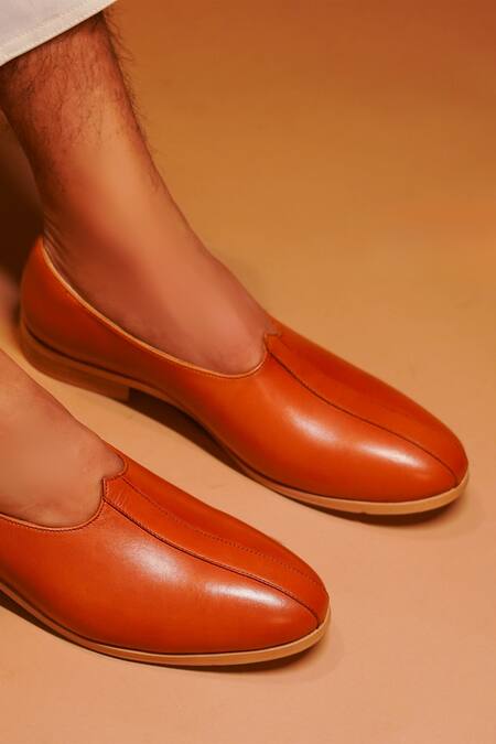 Dmodot_Tan Ethnico Bronzo Leather Full-grain Crust Mojaris _Online_at_Aza_Fashions