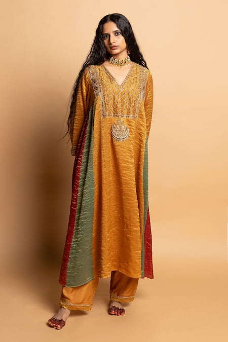 Pants And Pajamas Zari Zauq Embroidered Kurta Set 