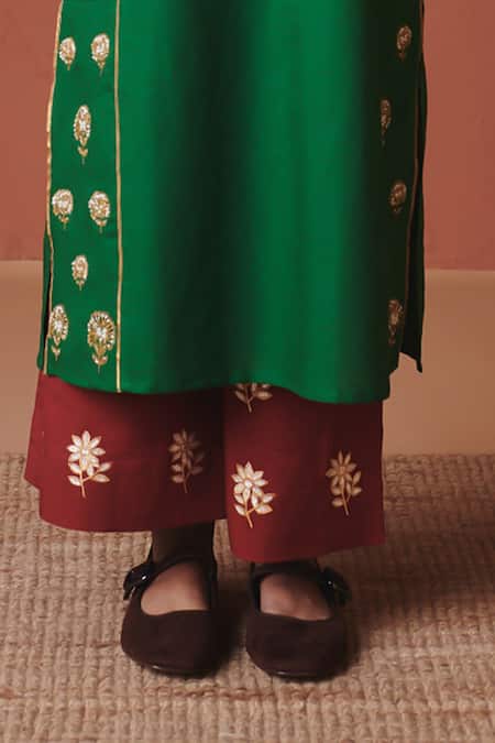 Saphed_Green Cotton, Linen Embroidery, Zari Mandarin Paan Multi-panelled Kurta Set _Online_at_Aza_Fashions