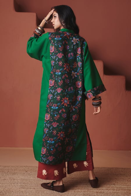 Saphed Paan Multi-Panelled Kurta Set 