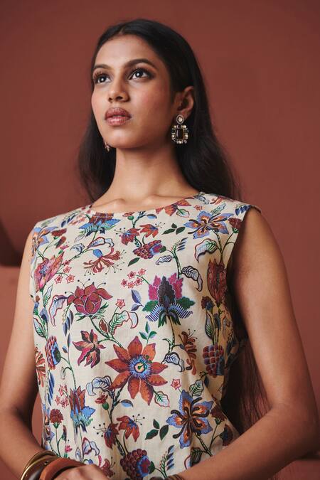 Saphed_Beige Cotton, Linen Round Neck Chintz Print Fitted Kurta Set _at_Aza_Fashions