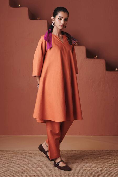 Buy_Saphed_Orange Cotton, Linen Beads, Embroidery Split V-neck Marigold Pheran Kurta Set 