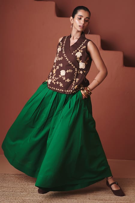 Saphed_Green Cotton, Linen Paan Multi-pleated _at_Aza_Fashions