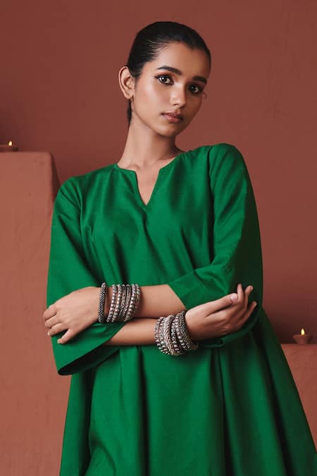 Buy_Saphed_Green Cotton, Linen Beads V-neck Paan Pheran Kurta Set _Online_at_Aza_Fashions