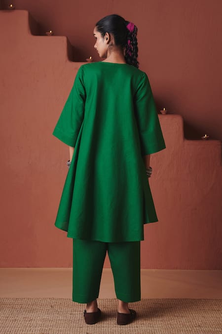 Saphed Paan Pheran Kurta Set 