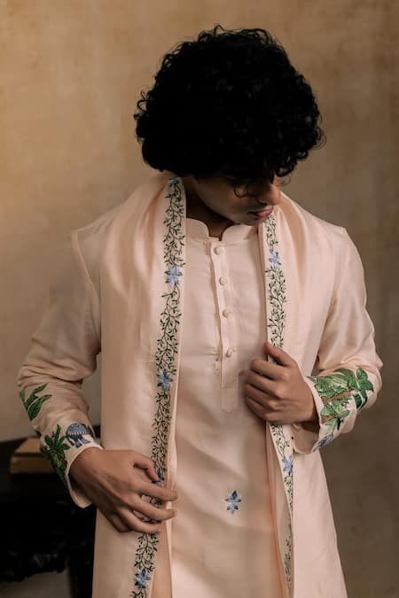 Buy Hilo Design Peach Silk Embroidery Gajavana Kurta With Dupatta Online at Aza Fashions Buy_Hilo Design_Peach Silk Embroidery Gajavana Kurta With Dupatta _Online_at_Aza_Fashions