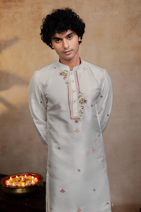 Hilo Design_Off White Silk Embroidery Geometric Symphony Kurta With Dupatta _Online_at_Aza_Fashions
