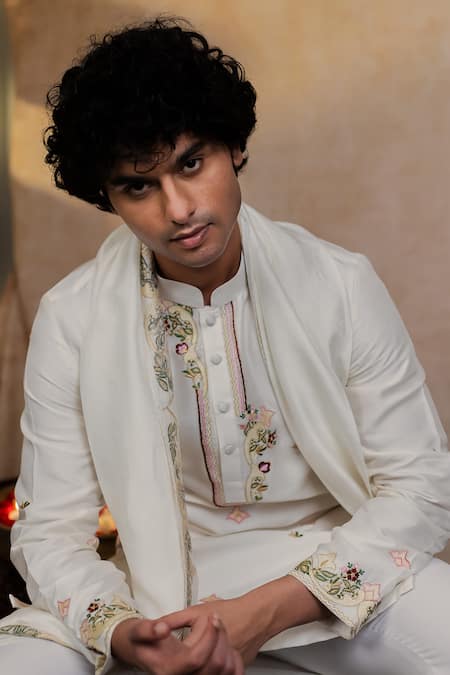 Buy_Hilo Design_Off White Silk Embroidery Geometric Symphony Kurta With Dupatta _Online_at_Aza_Fashions