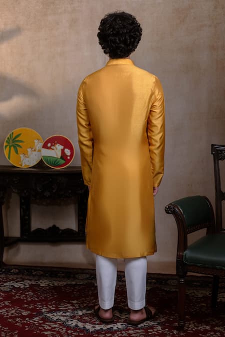 Hilo Design Mural Krishna Embroidered Kurta 