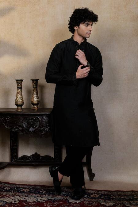 Buy_Hilo Design_Black Embroidery Kajal Phool Kurta 