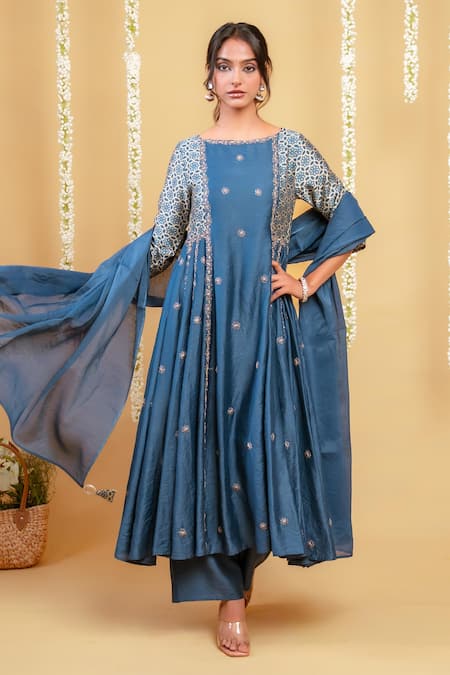 Grass & Sunshine_Blue Chanderi Embroidery, Tassels Boat Neck Azure Dusk Side Pleated Kurta Set _at_Aza_Fashions