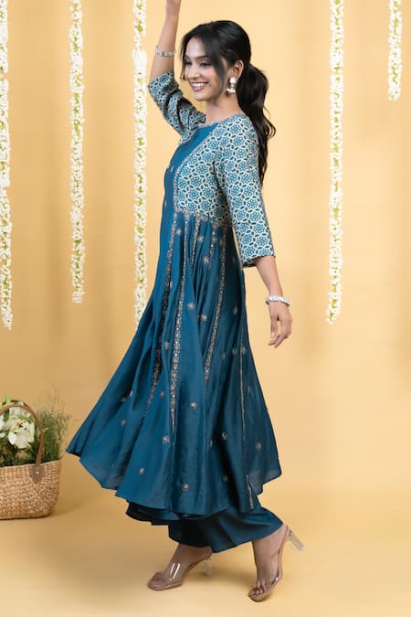Buy_Grass & Sunshine_Blue Chanderi Embroidery, Tassels Boat Neck Azure Dusk Side Pleated Kurta Set 