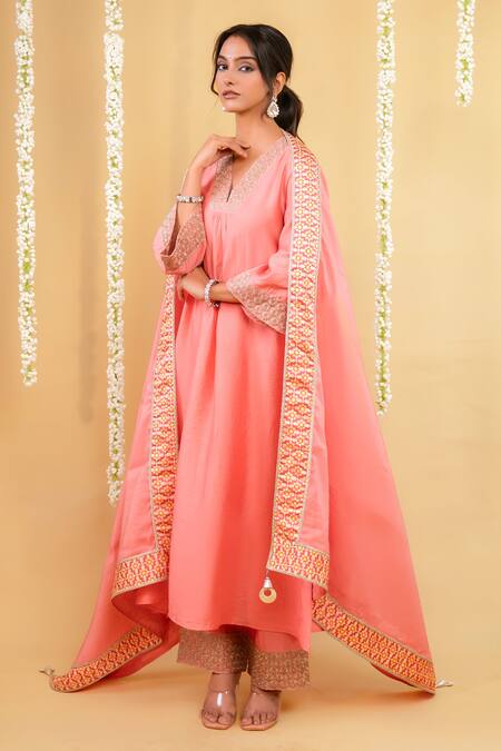 Buy_Grass & Sunshine_Pink Chanderi Embroidery, Tassels V-neck Rose Glow Kurta Pant Set _Online_at_Aza_Fashions
