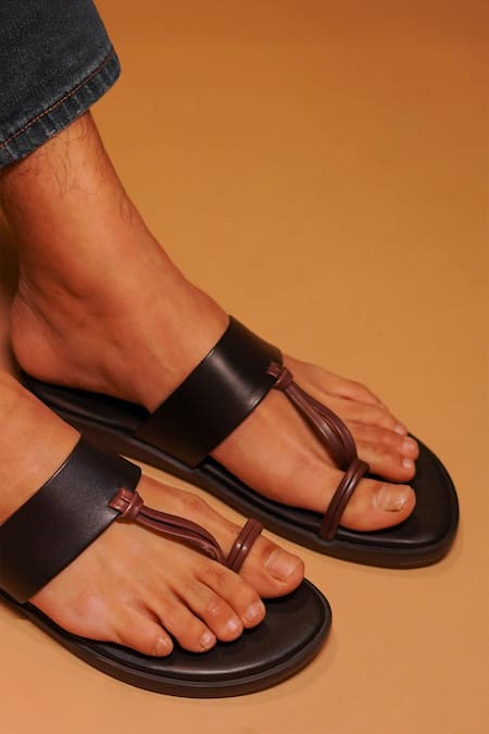 Dmodot Pelle Antico Toe-Ring Leather Sandals 