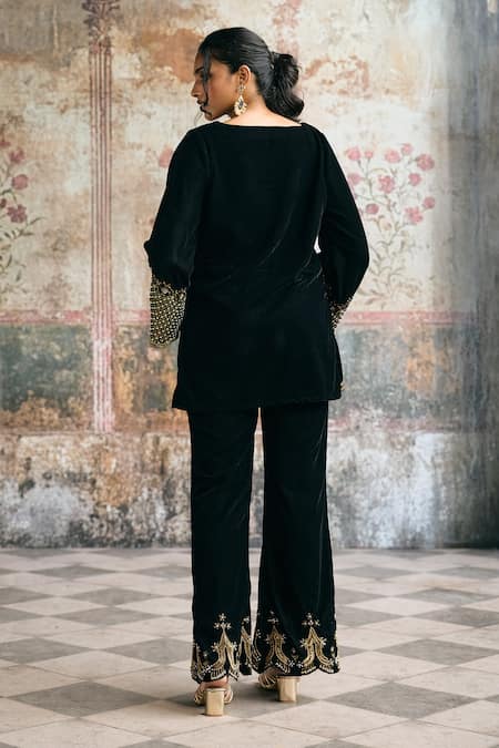 SAANJH BY LEA Asmaira Black Hand-Embroidered Kurta Set 