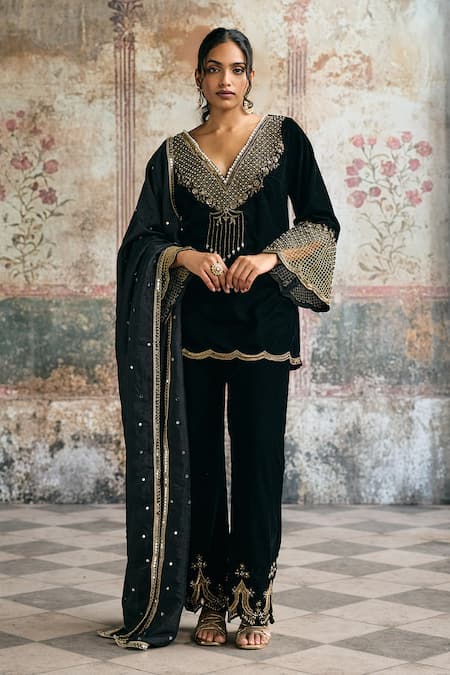 SAANJH BY LEA Asmaira Black Hand-Embroidered Kurta Set 