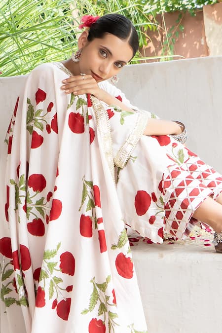 Buy_Maison Shefali_White Cotton Gota Patti V-neck Mughal Boota Print Kurta Set _Online_at_Aza_Fashions