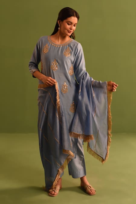 Kameez_Gray Chanderi, Cotton Gota Patti, Mirrors, Lace, Fringe Round Work Kurta Set _Online_at_Aza_Fashions