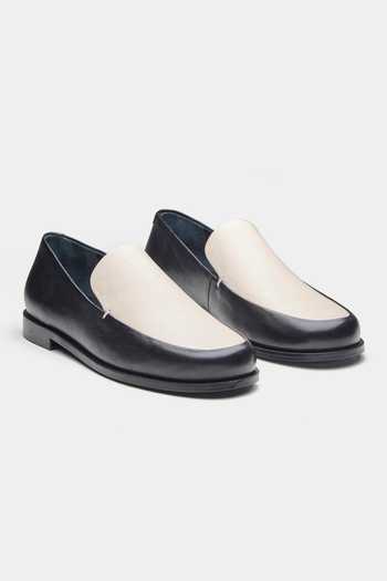 Oroh Veronica Loafers with Flat Heel 