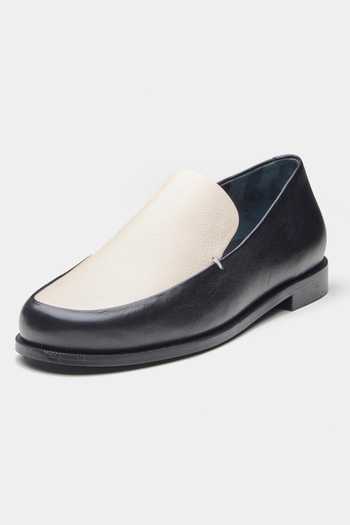 Oroh_Black Veronica Loafers With Flat Heel _Online_at_Aza_Fashions