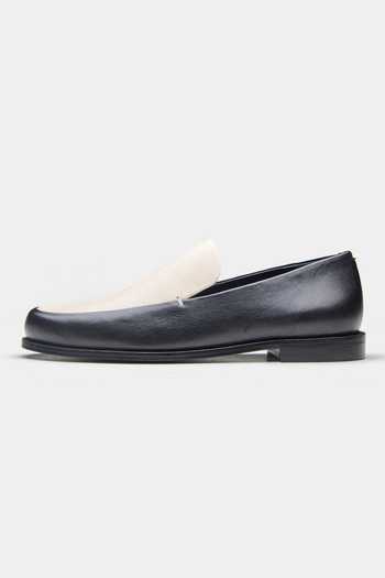 Oroh_Black Veronica Loafers With Flat Heel _at_Aza_Fashions