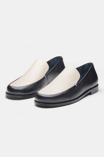 Shop_Oroh_Black Veronica Loafers With Flat Heel 