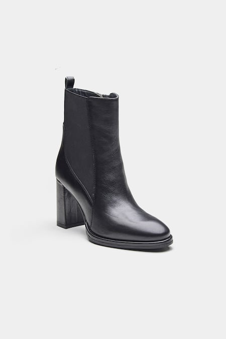 Oroh_Black Amaia Smooth Design Block Heel Ankle Boots _Online_at_Aza_Fashions