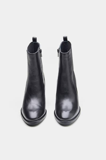 Oroh_Black Amaia Smooth Design Block Heel Ankle Boots _at_Aza_Fashions
