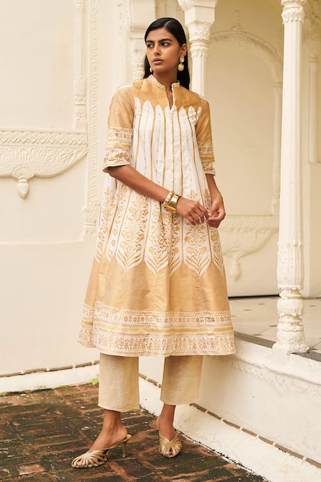 Buy_Dash And Dot_Ivory Brocade, Silk Embroidery, Zari Round Neck Banaras A-line Jacket _Online_at_Aza_Fashions