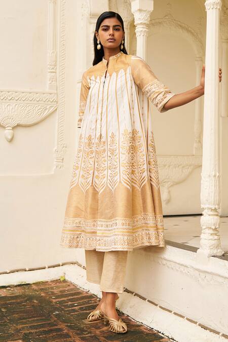 Buy_Dash And Dot_Ivory Brocade, Silk Embroidery, Zari Round Neck Banaras A-line Jacket 