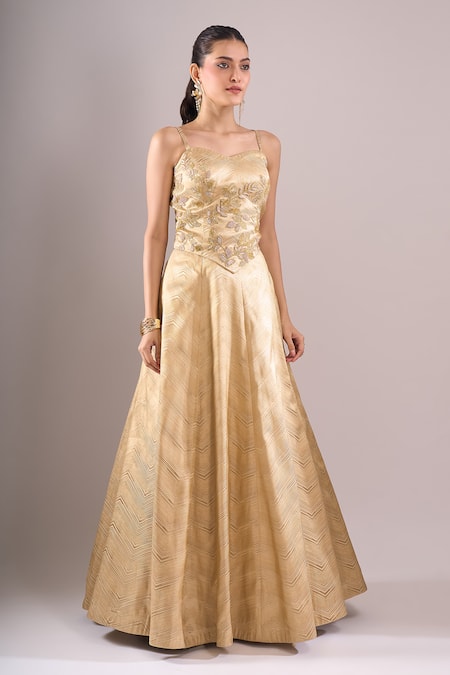 Shop Samyukta Singhania Gold Brocade, Net Embroidery Sweetheart Neck Hand Lehenga Set Online at Aza Fashions Shop_Samyukta Singhania_Gold Brocade, Net Embroidery Sweetheart Neck Hand Lehenga Set _Online_at_Aza_Fashions