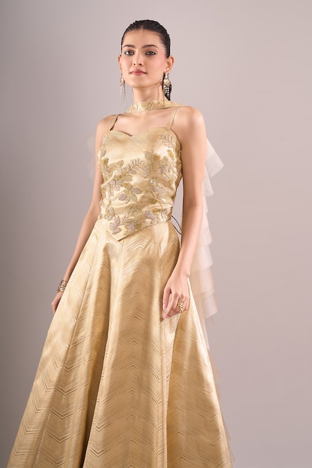 Samyukta Singhania Gold Brocade, Net Embroidery Sweetheart Neck Hand Lehenga Set at Aza Fashions Samyukta Singhania_Gold Brocade, Net Embroidery Sweetheart Neck Hand Lehenga Set _at_Aza_Fashions