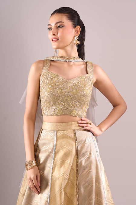 Samyukta Singhania_Gold Brocade Embroidery Sweetheart Neck Hand Lehenga Set _at_Aza_Fashions