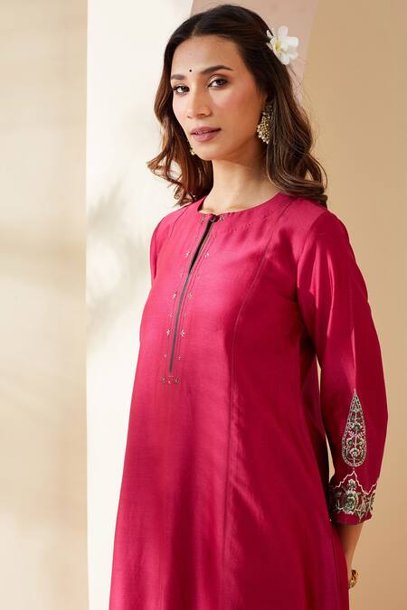 Buy_Mushio_Magenta Chanderi Embroidery, Zari Round Neck, Keyhole Floral Rashika Kurta _Online_at_Aza_Fashions