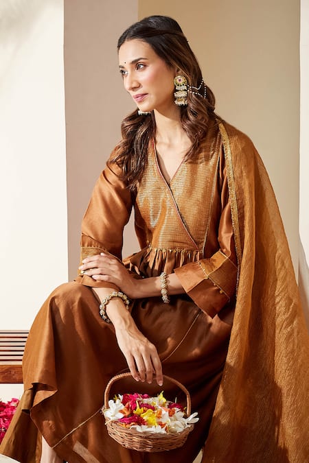 Buy_Mushio_Brown Chanderi Embroidery V-neck Hand Embellished Zohra Kurta 