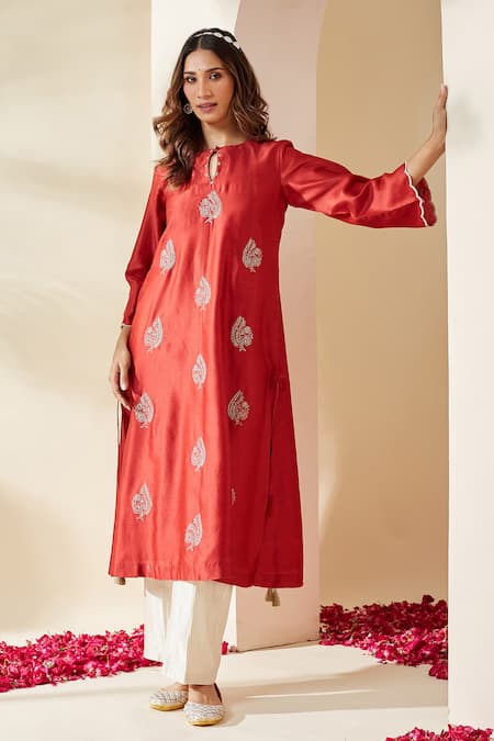 Mushio Red Embroidered Chanderi Dilruba Kurta 
