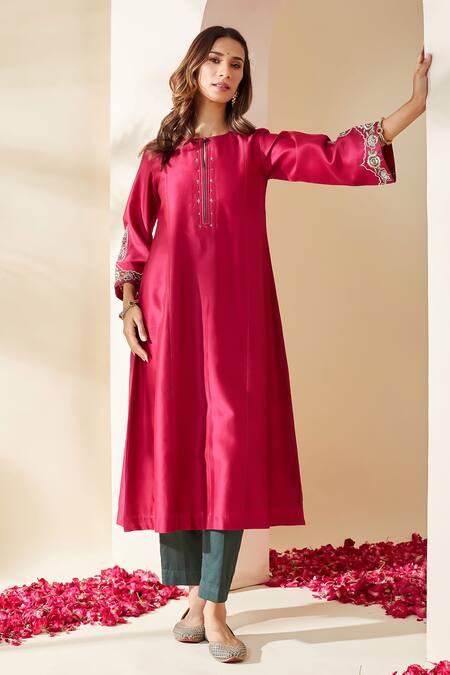 Mushio_Magenta Chanderi, Cotton, Silk, Tissue Embroidery, Floral Rashika Kurta Set _Online_at_Aza_Fashions