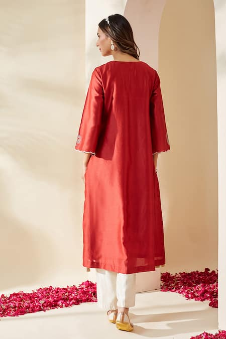 Mushio Red Embroidered Chanderi Dilruba Kurta Set 