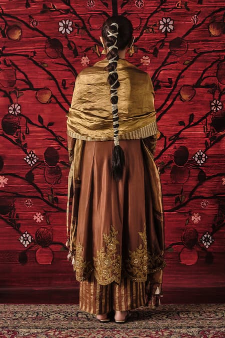 Shalkii Embroidered Kalidaar Kurta Set 