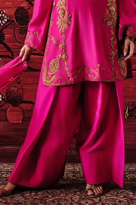 Shalkii_Pink Silk, Brocade Embroidery, Pearls V-neck Kurta Farshi Salwar Set _Online_at_Aza_Fashions