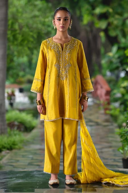 Shalkii Sequin & Pearl Embroidered Kurta Set 